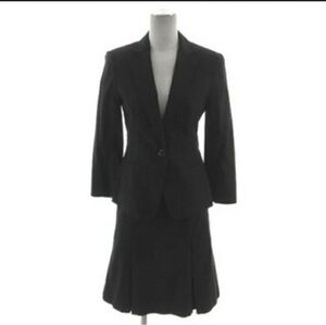 Ladies  office party/cocktail gray suit with pocket on jacket gentle worn S 12